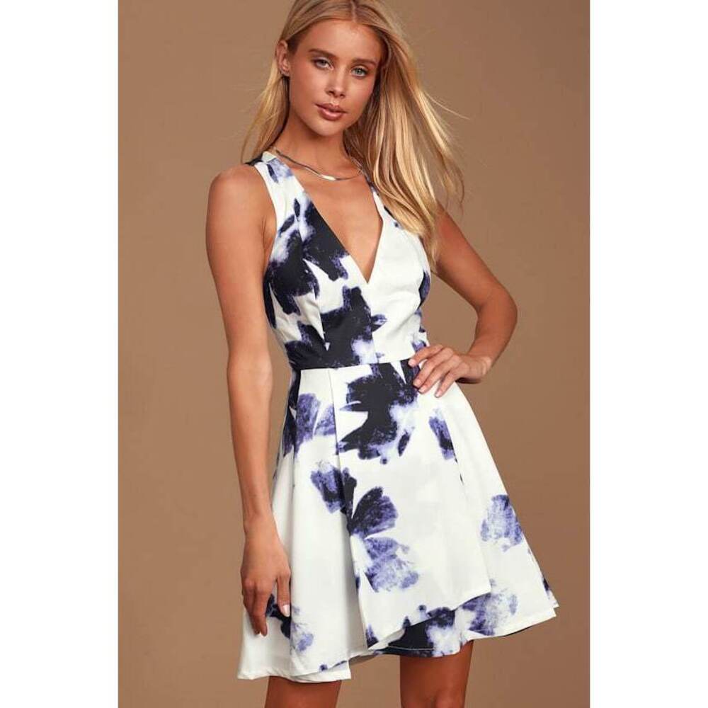 NWT Lulus Seeing Chic Blue And Ivory Print Skater Dress White - Size L